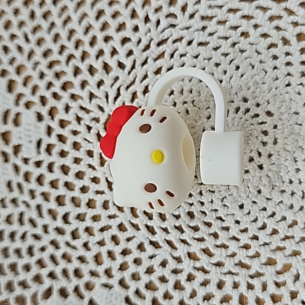 Hello kitty straw cover. Hello kitty head. Hard silicone. Red bow